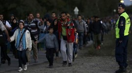 Hungary beefs up border with army, warns migrants to stay away