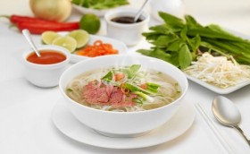 越南米粉跻身旅游时必尝的50种风味美食名录