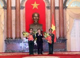 Chủ tịch nước trao quyết định thăng quân hàm Đại tướng cho ông Ngô Xuân Lịch và ông Đỗ Bá Tỵ