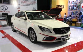 Xe nhập khẩu tới gần hơn với khách Việt