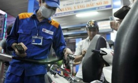 Xăng giảm gần 140 đồng, dầu tăng giá