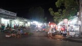 “Chợ” giữa đường