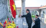 Lãnh đạo tỉnh, Ủy ban MTTQ Việt Nam tỉnh dâng hương tưởng nhớ các anh hùng liệt sĩ đã hy sinh vì độc lập, tự do của dân tộc