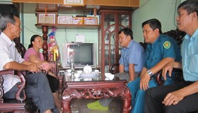 Chuyển biến mạnh khi cán bộ, đảng viên gắn bó với nhân dân