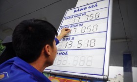 Giá xăng có thể giảm tiếp ngày mai