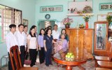 Trao tặng trang thiết bị nội thất thiết yếu cho gia đình các mẹ Việt Nam anh hùng