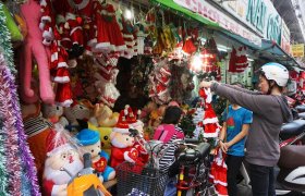 Sôi động thị trường Noel