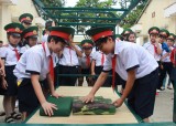 Hội đồng Đội TX.Thuận An: Tổ chức chương trình “Một ngày em làm chiến sĩ”