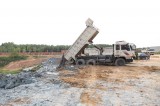 PC49 Công an tỉnh: Bắt quả tang nhiều xe ben chở bùn thải đổ không đúng nơi quy định