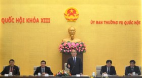 国会主席阮生雄会见越南年轻医师代表