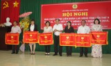 Liên đoàn lao động tỉnh: Tặng cờ thi đua cho 10 đơn vị xuất sắc trong hoạt động phong trào