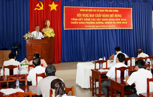 Đồng chí Phạm Văn Cành, Phó Bí thư Thường trực Tỉnh ủy, Chủ tịch HĐND tỉnh phát biểu chỉ đạo hội nghị.
