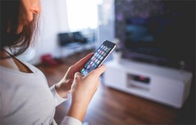 iPhone thế hệ mới sẽ sử dụng công nghệ sạc 'không chạm'