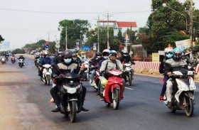 Công nhân phấn khởi trở lại làm việc sau tết