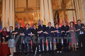 庆祝东盟共同体建成见面会在巴黎举行