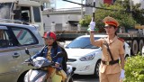 Cảnh sát giao thông phát huy tinh thần “Vì nhân dân phục vụ”