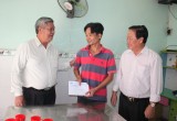 Provincial leader pays gift visit to those hit by labor accidents