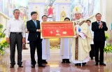 Lãnh đạo tỉnh chúc mừng Lễ Ngân khánh Đức Cha Giuse Nguyễn Tấn Tước