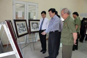 《胡伯伯与国会、人民议会》图片展在和平市开展