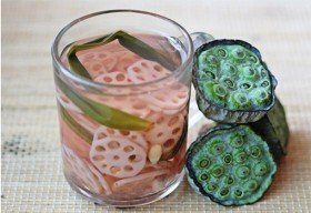 Giải khát với nước sen