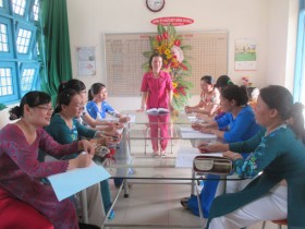 Nữ hiệu trưởng gương mẫu trong học tập, làm theo Bác