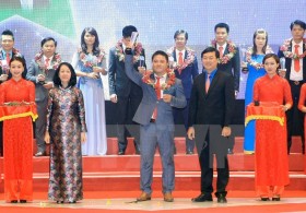 Trao danh hiệu 100 doanh nhân trẻ khởi nghiệp xuất sắc năm 2016