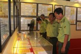 “越南黄沙与长沙——历史证据和法律依据”地图和资料展：吸引广大人民群众前来参观