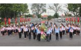Đoàn đại biểu Cháu ngoan Bác Hồ tổ chức lễ báo công tại nghĩa trang liệt sĩ tỉnh