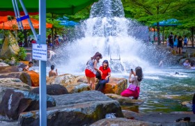 Khám phá khu thác suối nhân tạo