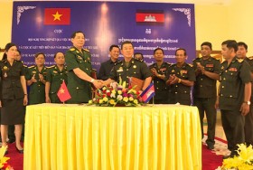 Bộ Chỉ huy Quân sự tỉnh và Tiểu khu quân sự tỉnh Kandal: Đẩy mạnh hợp tác, chia sẻ kinh nghiệm