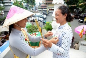 越南全国各地欢度盂兰节