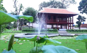 Ra mắt mô hình nhà sàn Bác Hồ