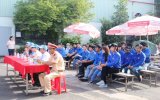 Thị đoàn Thuận An: Tổ chức chương trình “Đồng hành cùng thanh niên công nhân xây dựng văn hóa giao thông” lần thứ I năm 2016