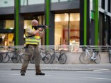 Cảnh sát Đức sơ tán một trung tâm mua sắm vì đối tượng khả nghi