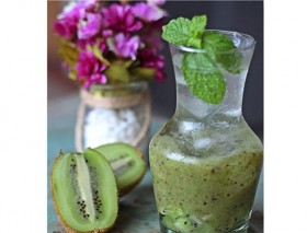 Giải khát với kiwi soda thơm mát