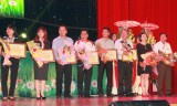 HDBank Bình Dương trao tặng học bổng cho các em học sinh nghèo vượt khó