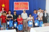 Hội Chữ thập đỏ tỉnh: Trao tặng 200 phần quà trung thu cho các đối tượng