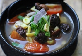 Canh đậu hũ nấu hạt sen