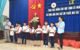 Hội Chữ thập đỏ phường Hiệp Thành, TP.Thủ Dầu Một: Trao tặng học bổng cho học sinh nghèo