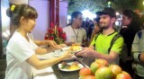 越南广南省会安市场被评为“美食天堂”