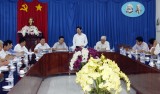 Provincial People’s Committee Vice-Chairman Tran Thanh Liem works with Ben Cat’s Steering Board of Collective Economic Development