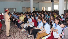 Hướng tới Ngày Pháp luật Việt Nam (9-11): Nhiều hoạt động thiết thực