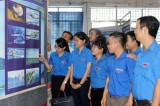 “黄沙长沙归属越南——历史和法理证据”地图和资料展在平阳省顺安市文化中心举行