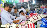 Province further brings Vietnamese goods to laborers