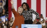 'Tình chị em' Michelle - Hillary trên sân khấu vận động tranh cử