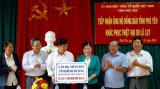 平阳省越南祖国阵线委员会代表团向富安省洪水灾民慰问和协助