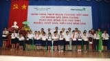Vietcombank-北平阳分行向100名贫困学生赠送奖学金