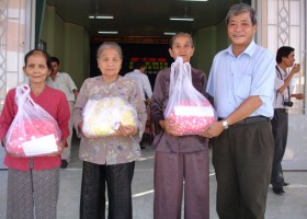 Ấm lòng người có công