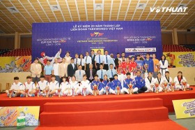 越南队在2016年第一届VTF国际锦标赛夺冠