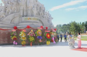 新渊市人民委员会隆重举办永利战区遗迹区的落成典礼